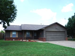 9445 E 530th Rd, Claremore, OK 74019