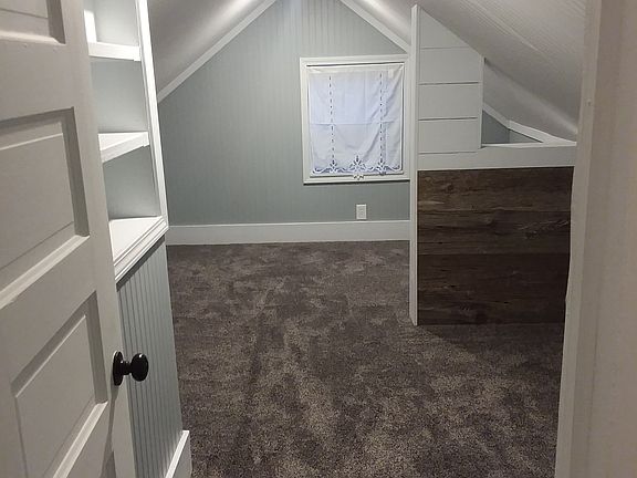 Upstairs bedroom west