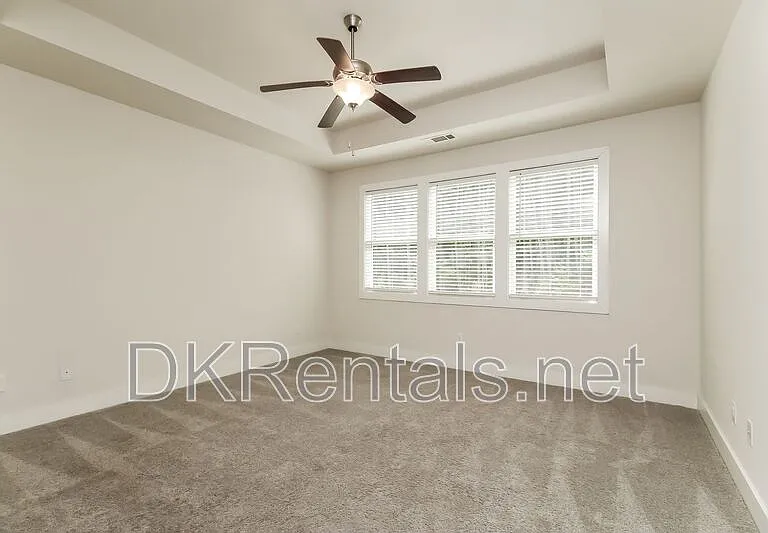 140 Stewart Glen Dr — Photo 8