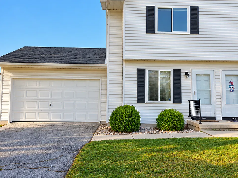 9764 Bishopswood Ln
