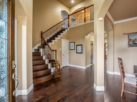First impressions are everything, the two story entry and neutral paint tones make this home a breeze to decorate.