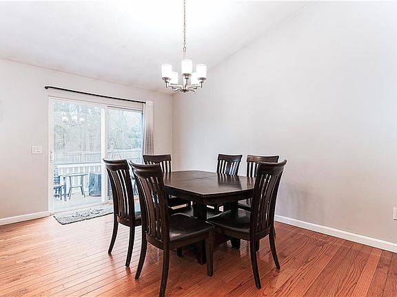 5th image of 67 Remington Farm Dr