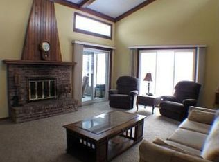 2752 Grovenburg Rd, Lansing, MI 48911