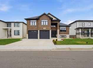 1480 Clearwater Ave, Windsor, ON N8P 0E9