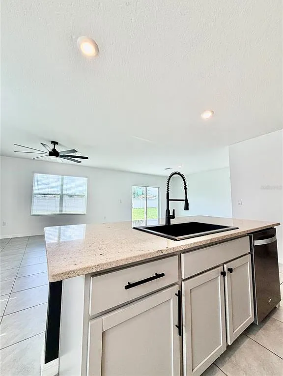 4 bed, 2.5 bath, 2260 sqft, $2,449 — Photo 4