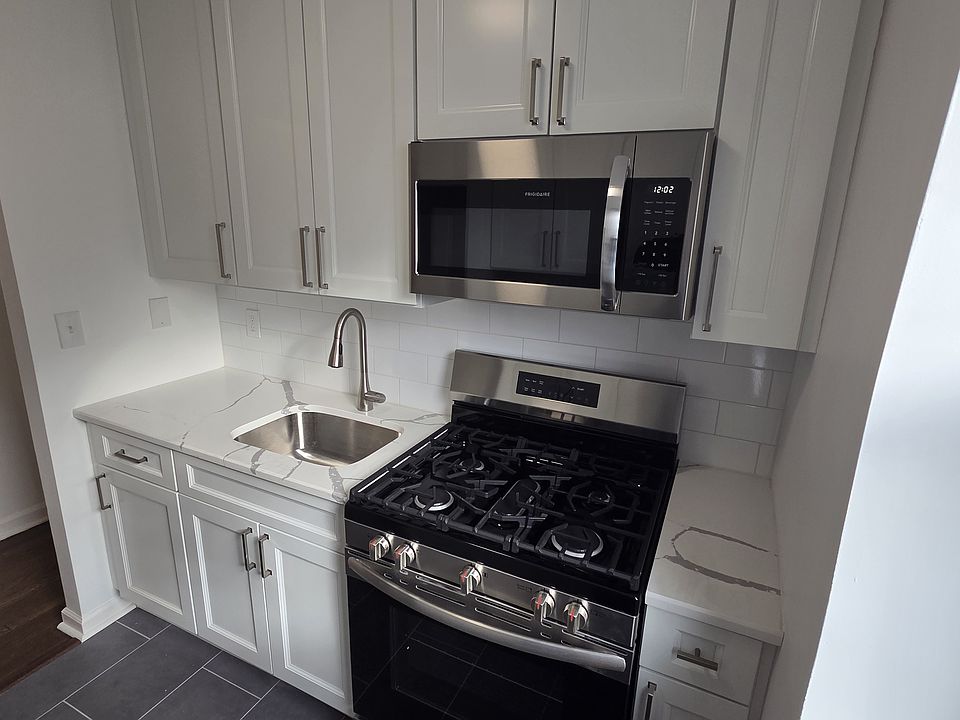 1st image of 165 Vroom St APT 2J