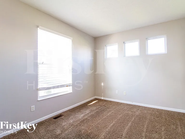 6626 Thistle Grv — Photo 12