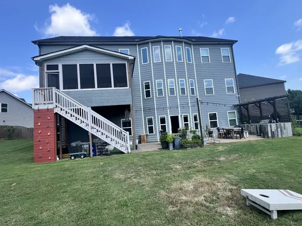 28 Larose Ct, Simpsonville, SC 29681