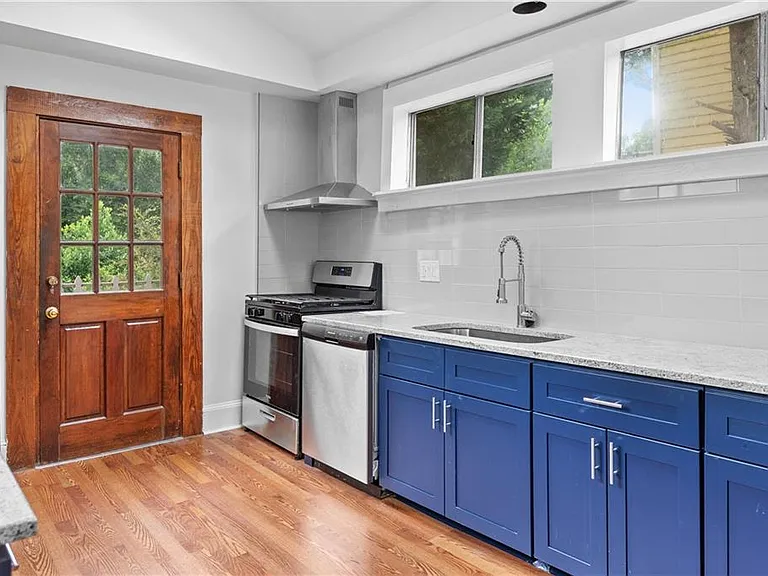 235 Elizabeth St NE #B — Photo 10