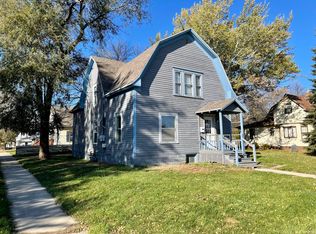 942 E 3rd St, Redfield, SD 57469