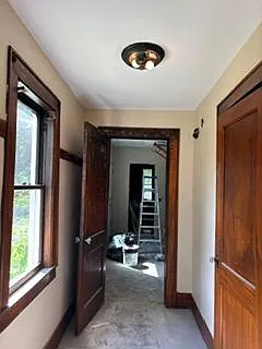 3 bed, 1.0 bath, 1213 sqft, $1,550 — Photo 2