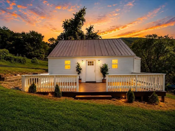 505 Northview St, Narrows, VA 24124