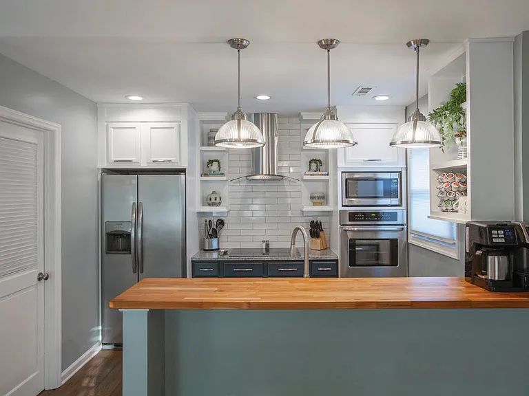 125 W Victoria Ct #D — Photo 4