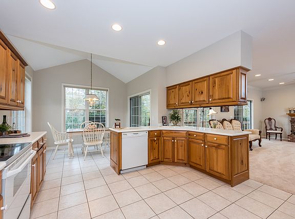 4th image of 3268 Victoria Ln