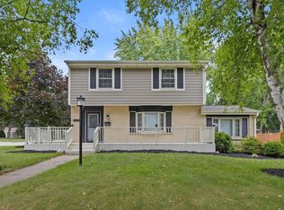 431 Renson Rd, Hartland, WI 53029