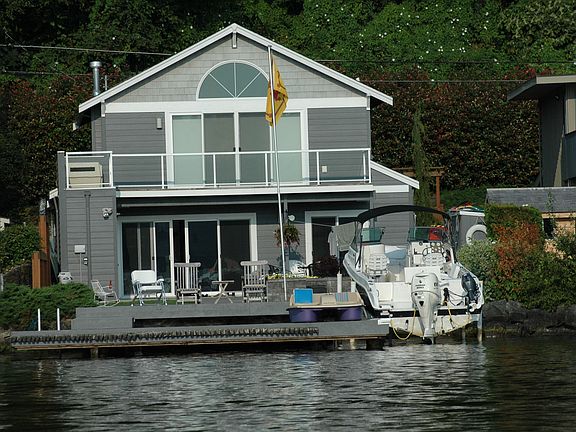 2nd image of 14528 Edgewater Ln NE