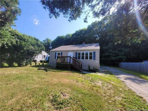 599 Mohegan Avenue Parkway, Waterford, CT 06375