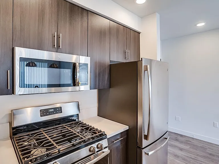 6015 Woodman Ave #201 — Photo 5