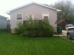 1034 Commercial St, Sycamore, IL 60178