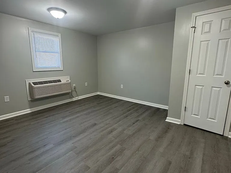 712 Lamont St. — Photo 5
