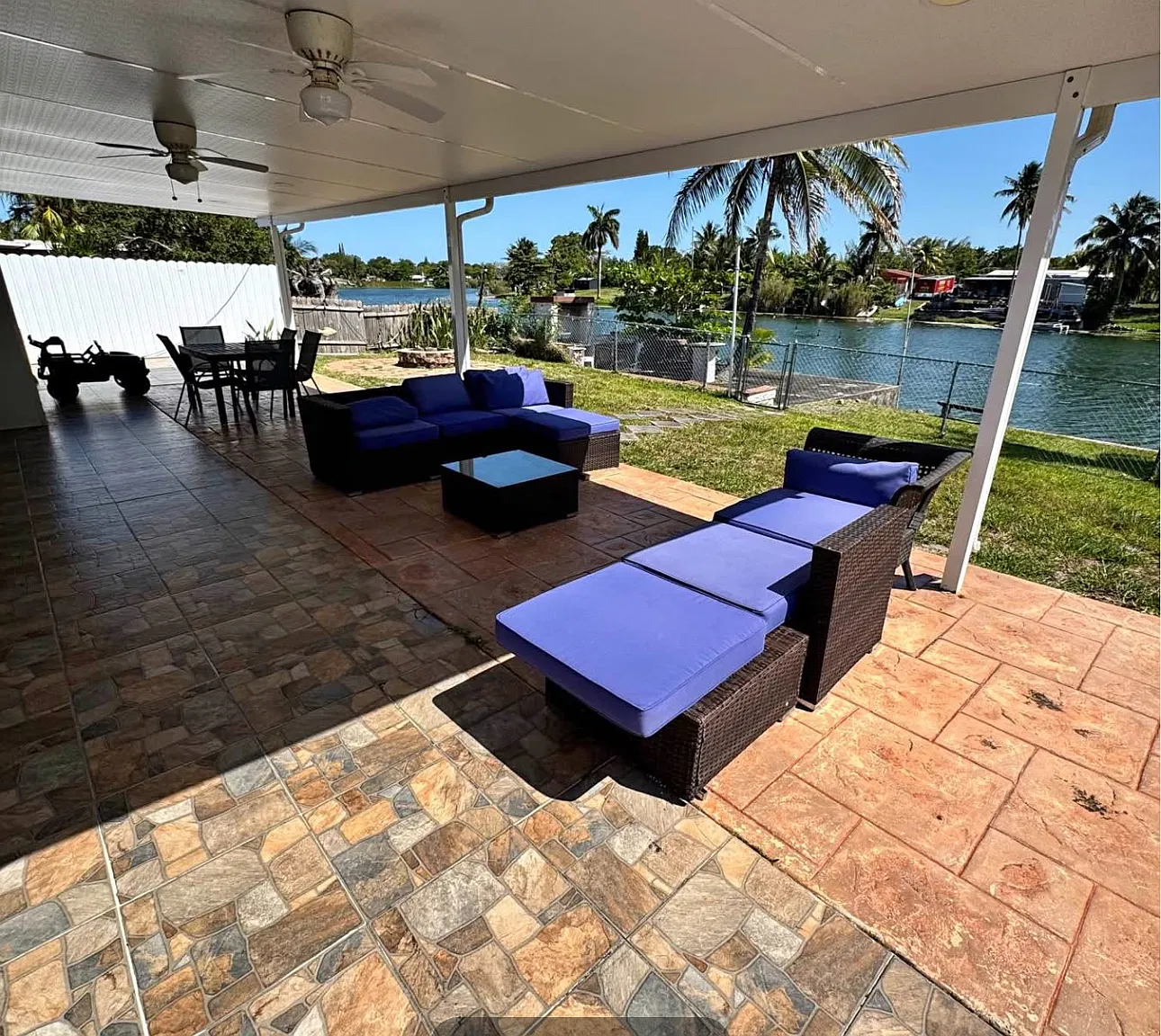 4 bed, $900 — Photo 1