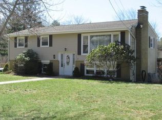 67 Orchard Dr, Scituate, RI 02831