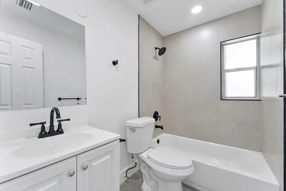 3 bed, 1.0 bath, 1295 sqft, $3,200 — Photo 4