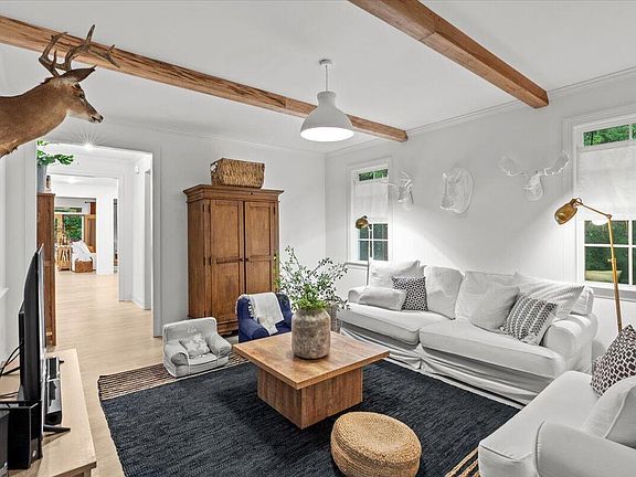 2nd image of 2045 Fernwood Way