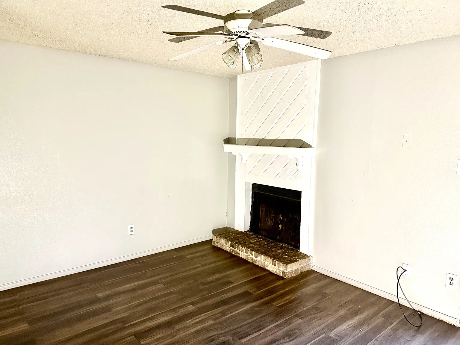 933A NW Summercrest Blvd — Photo 2