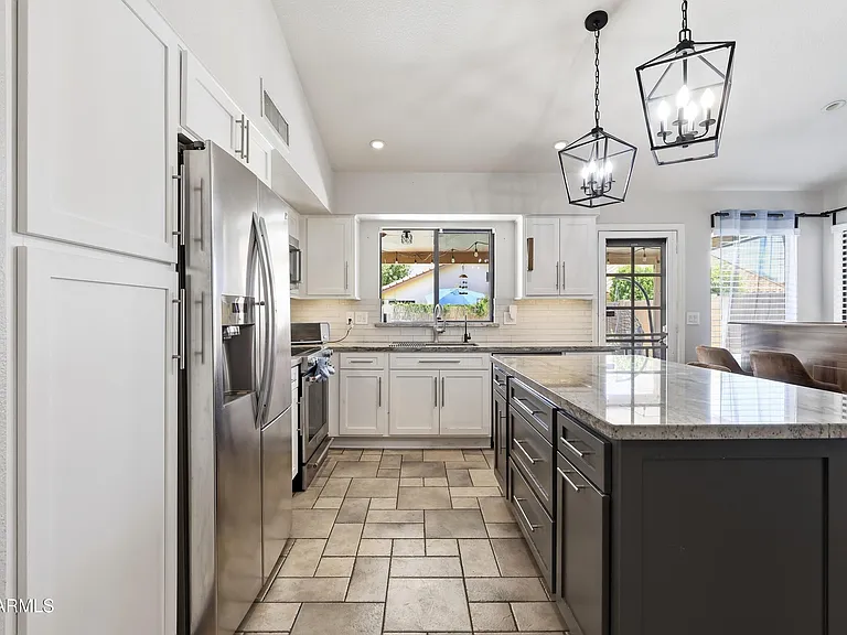 8875 S Ash Ave — Photo 5