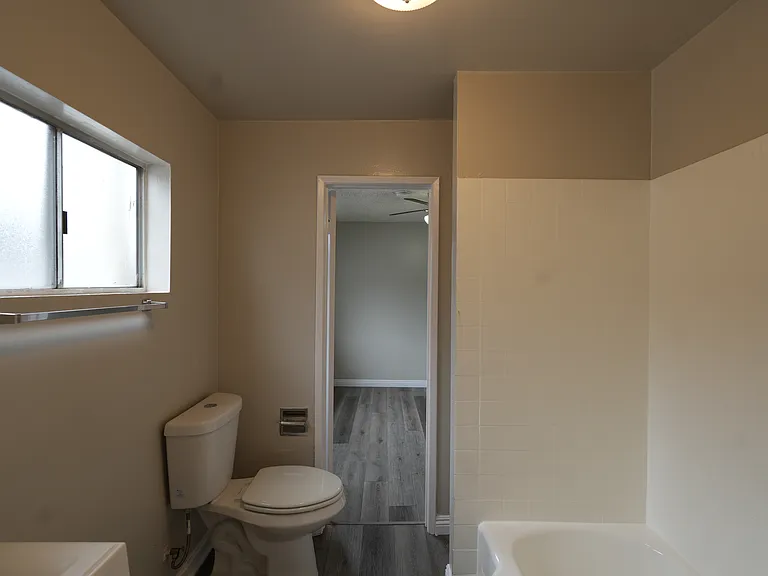 457 W Sepulveda St — Photo 21