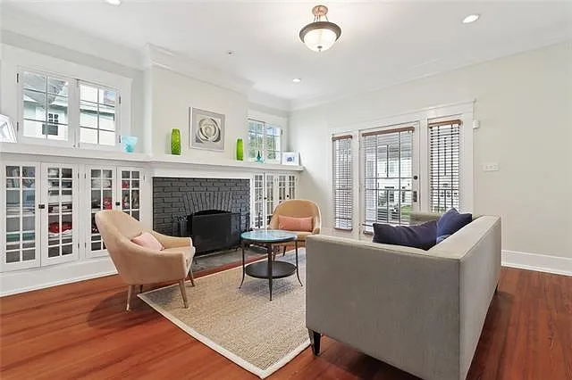 2432 Calhoun St — Photo 4