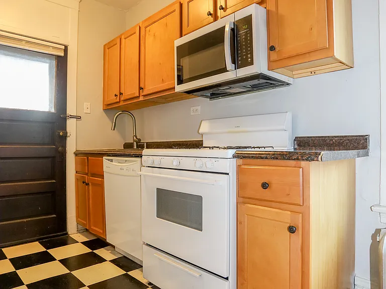 3949 N Hoyne Ave #2 — Photo 5