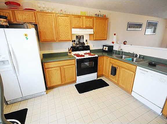 2nd image of 4906 Applegrove Ln
