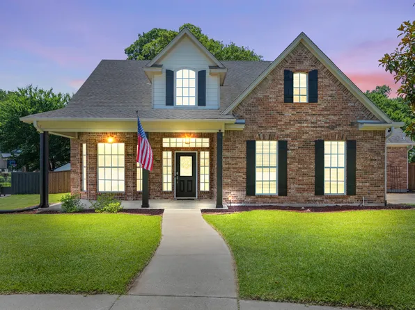 308 Leeward Cir, Azle, TX 76020