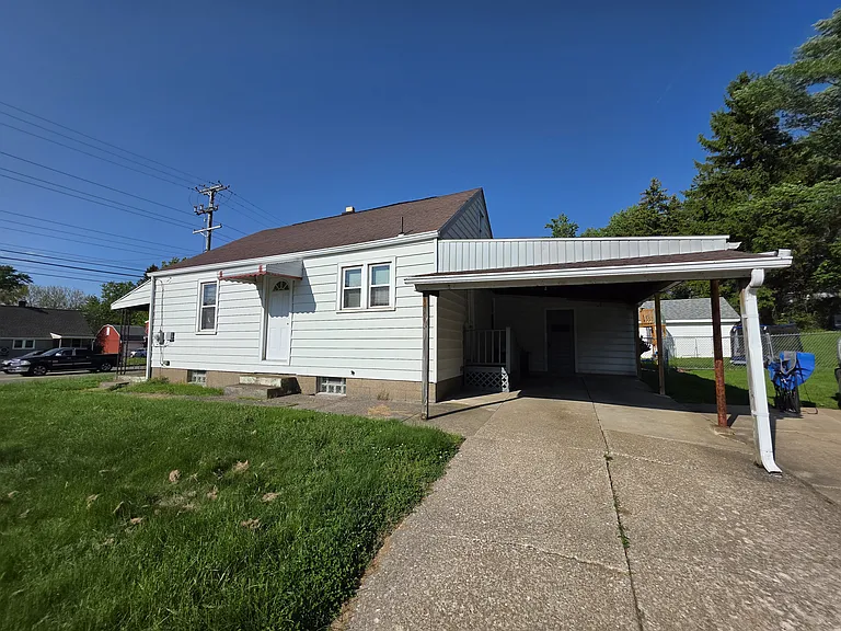 923 E 38th St — Photo 5
