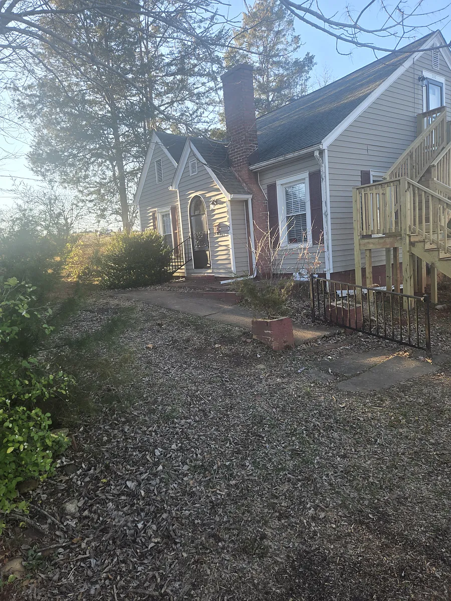 Building Photo - 605 Valdese Ave #100