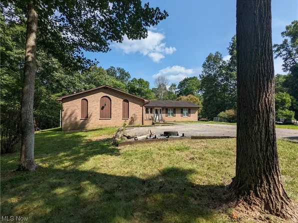 301 Peaceful Dr, Grantsville, WV 26147