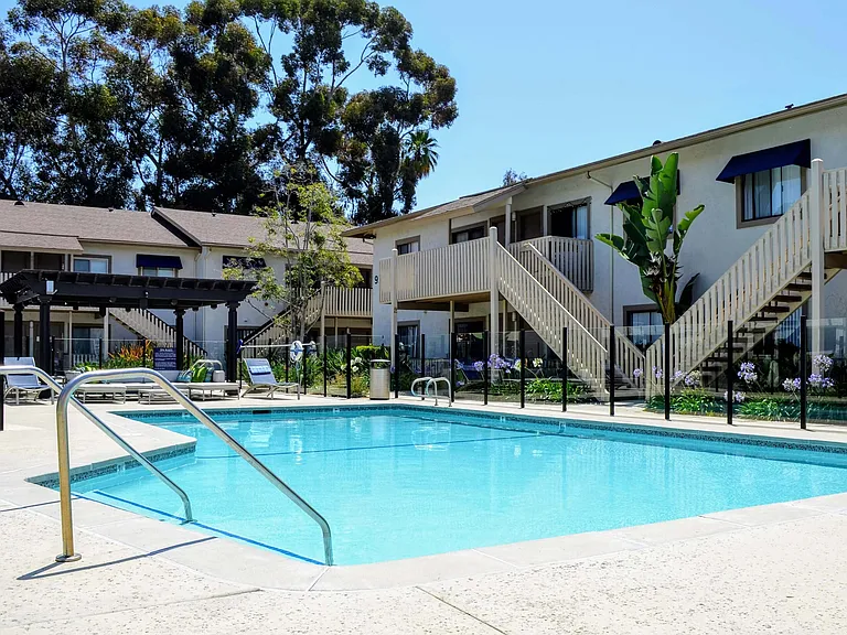 La Jolla Canyon Apartments — Photo 6