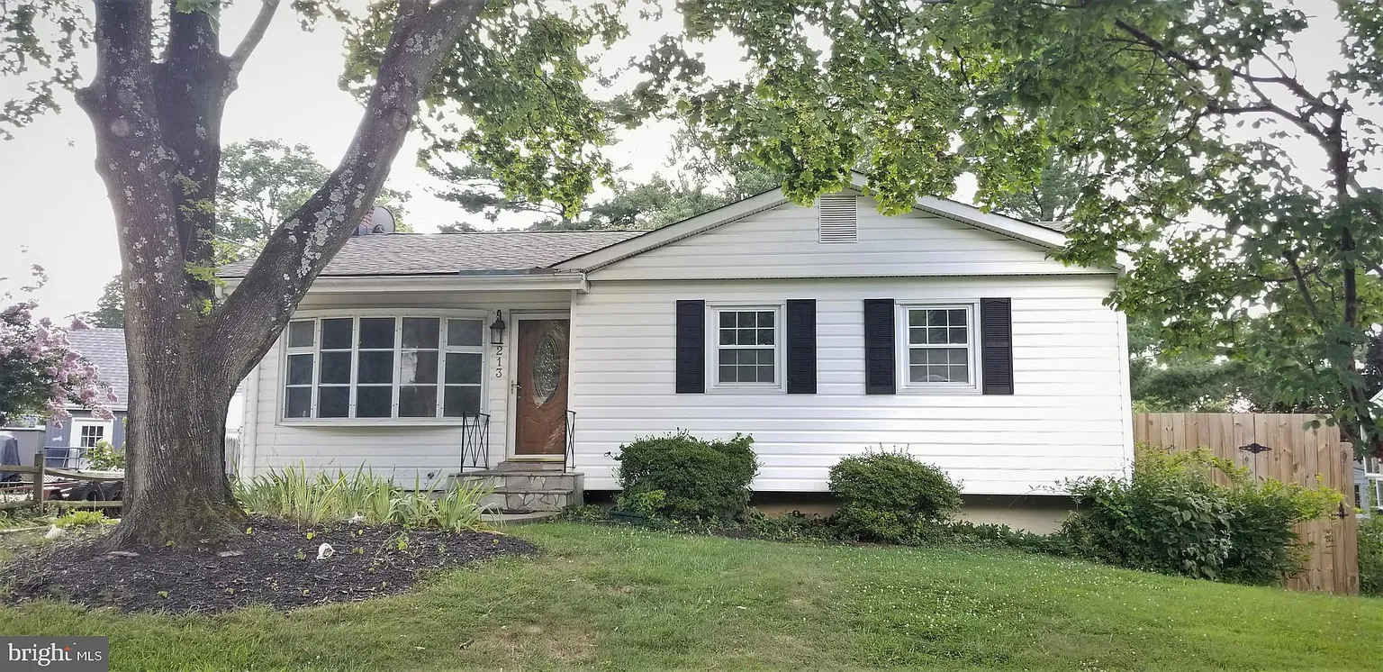 213 Hardy Pl photo 1