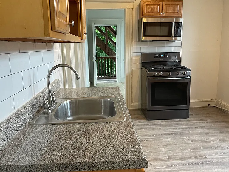 178 Howe Ave #3 — Photo 5
