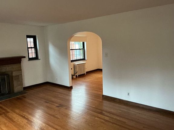 2nd image of 3790 Grovedale Pl