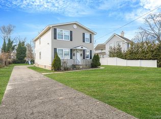 130 5th Ave, Bay Shore, NY 11706
