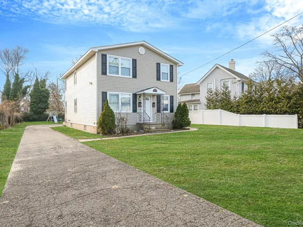 130 5th Ave, Bay Shore, NY 11706