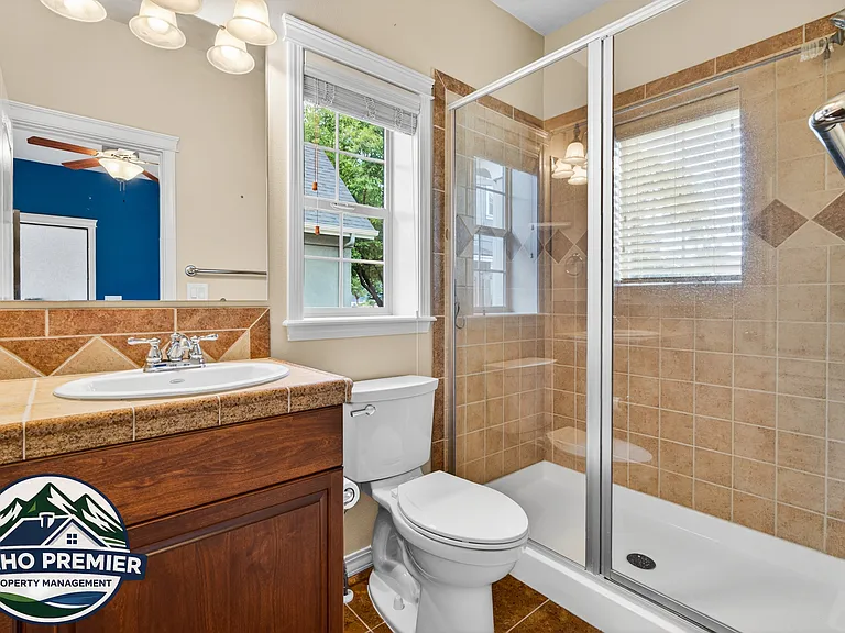 12815 N 11th Ave — Photo 51