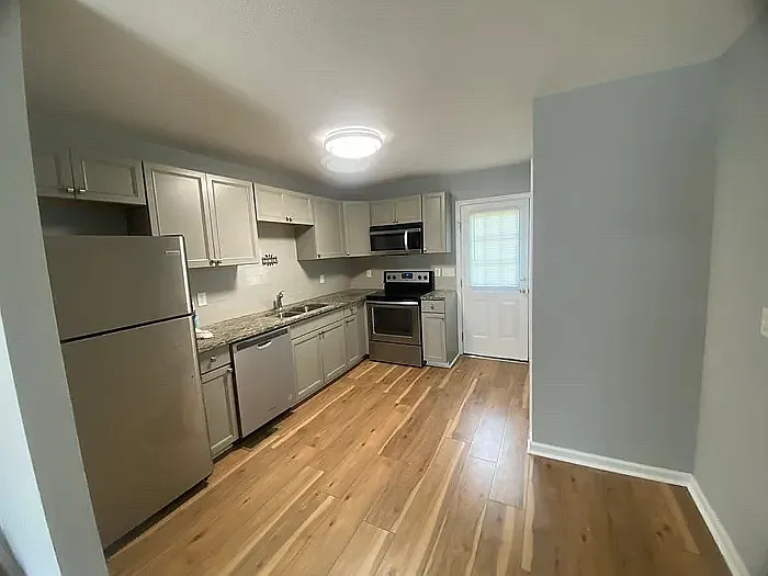 2 bed, 900 sqft, $1,250 — Photo 3
