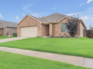 316 Valley Dr, Aubrey, TX 76227