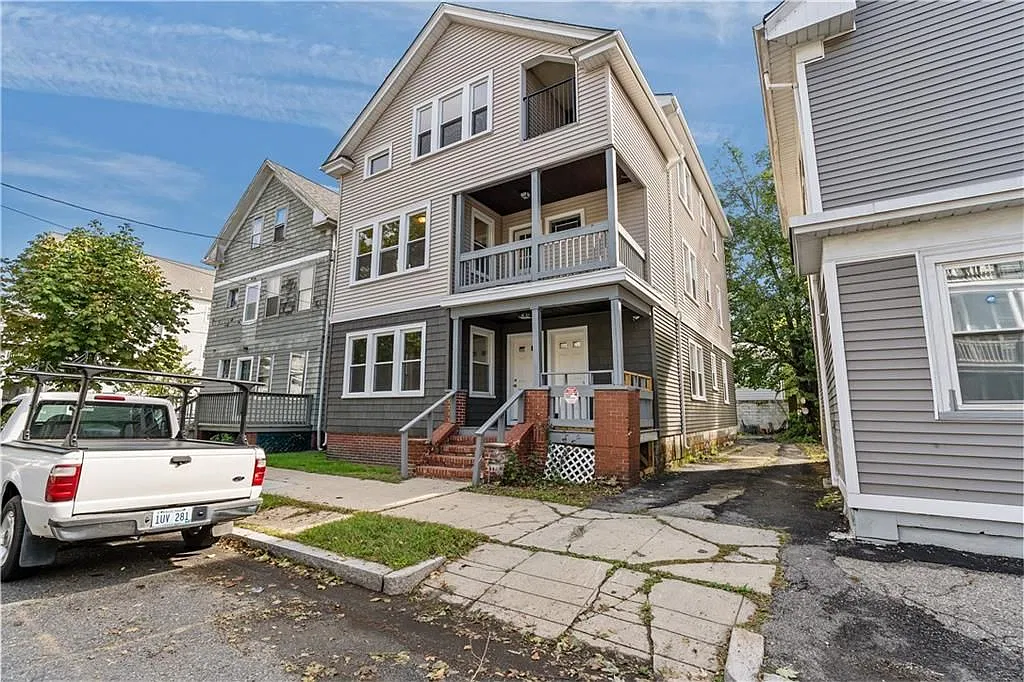 207 Oakland Ave — Photo 2