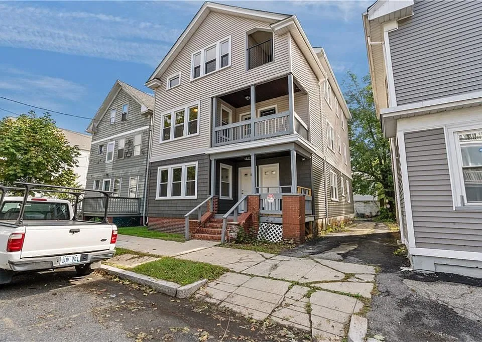 207 Oakland Ave #3