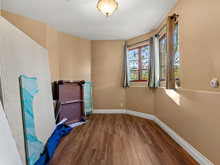 10464 Russell Rd — Photo 16